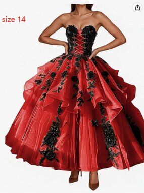 Women's Gothic Appliques Ball Gown Quinceanera Dresses 2025 Strapless Wedding